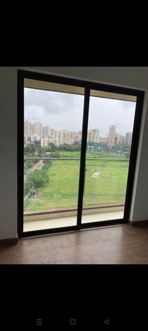 Room in 2 BHK Apartment at Risland The Icon, Dhokali – for Rent