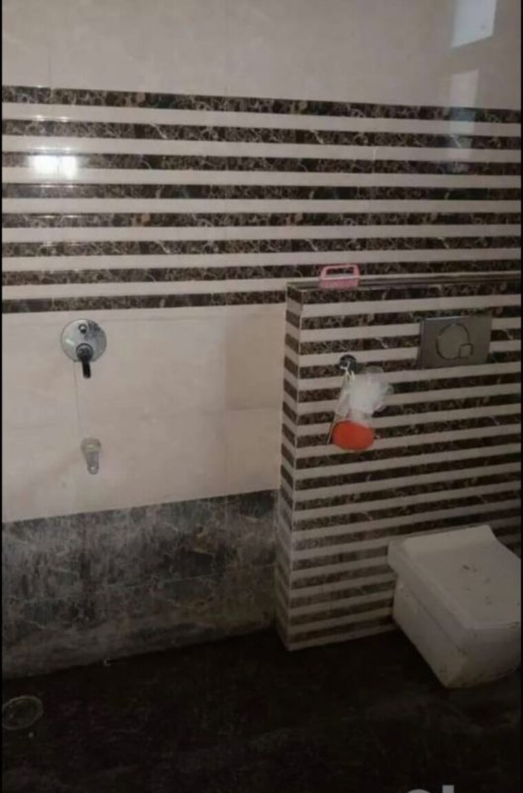 Bathroom, vip-ashiana-homes 1 Bedroom 700 Sq.Ft. Apartment In Vip Road Zirakpur 10137951