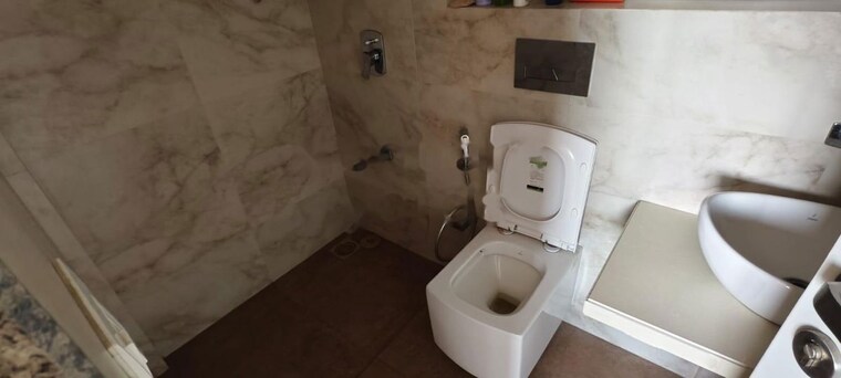 Attached Bathroom, kanakia-silicon-valley 2 Bedroom 960 Sq.Ft. Apartment In Powai Mumbai 10137970