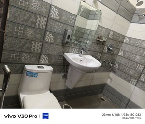 Master Bedroom in 1 BHK Independent House at Gomti Nagar – for Rent