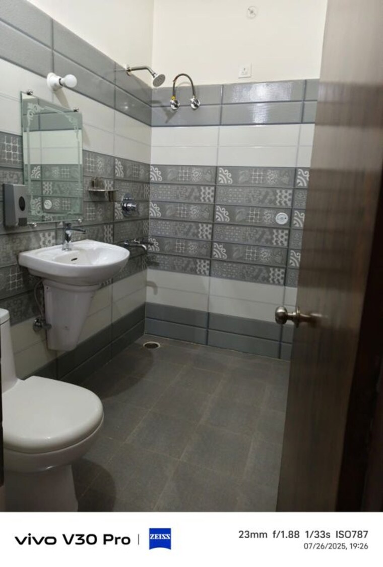 Bathroom, gomti nagar 1 Bedroom 1500 Sq.Ft. Independent House In Gomti Nagar Lucknow 10138020