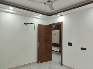 Room in 3 BHK Builder Floor at Green Fields Colony – for Rent