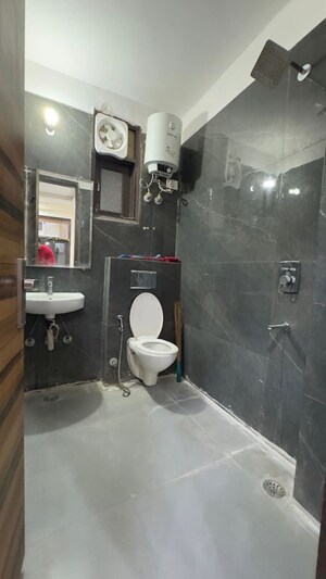 Master Bedroom in 2 BHK Builder Floor at Palm Residency Chhatarpur, Chattarpur – for Rent