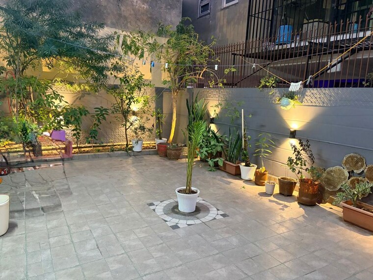 Garden, sector 49 3 Bedroom 1800 Sq.Ft. Builder Floor In Sector 49 Faridabad 10138064