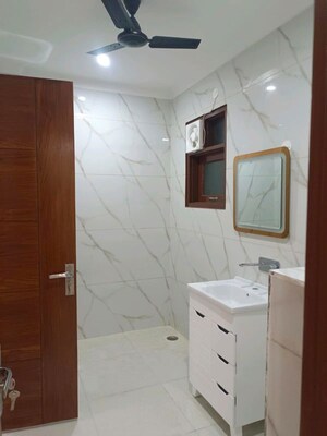 Bathroom in 4 BHK Builder Floor at Green Fields Colony – for Rent