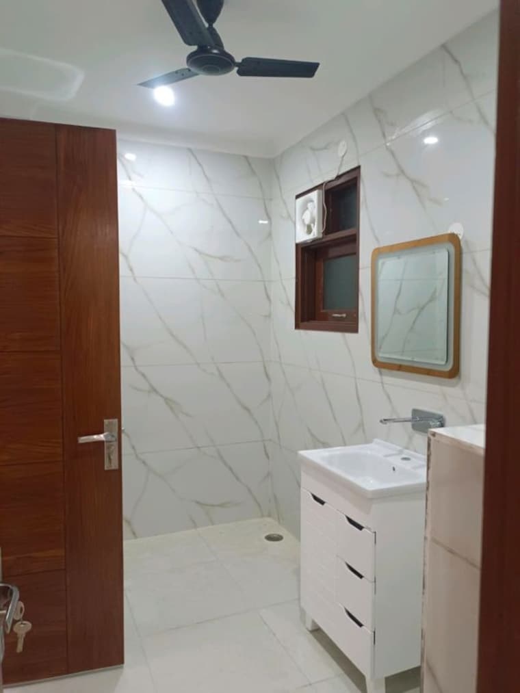 Bathroom, green fields colony 4 Bedroom 2460 Sq.Ft. Builder Floor In Green Fields Colony Faridabad 10138073