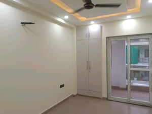 Room in 4 BHK Builder Floor at Green Fields Colony – for Rent