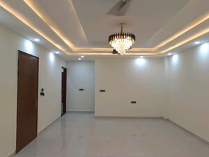 Room in 4 BHK Builder Floor at Green Fields Colony – for Rent