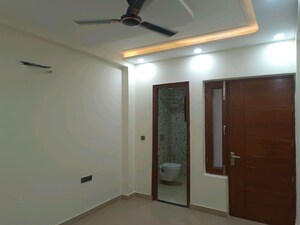 Room in 4 BHK Builder Floor at Green Fields Colony – for Rent