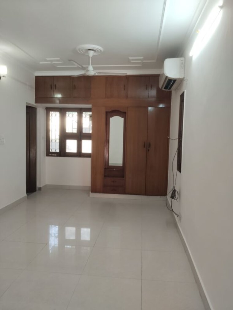 Room, sarita vihar 3 Bedroom 2000 Sq.Ft. Apartment In Sarita Vihar Delhi 10138107