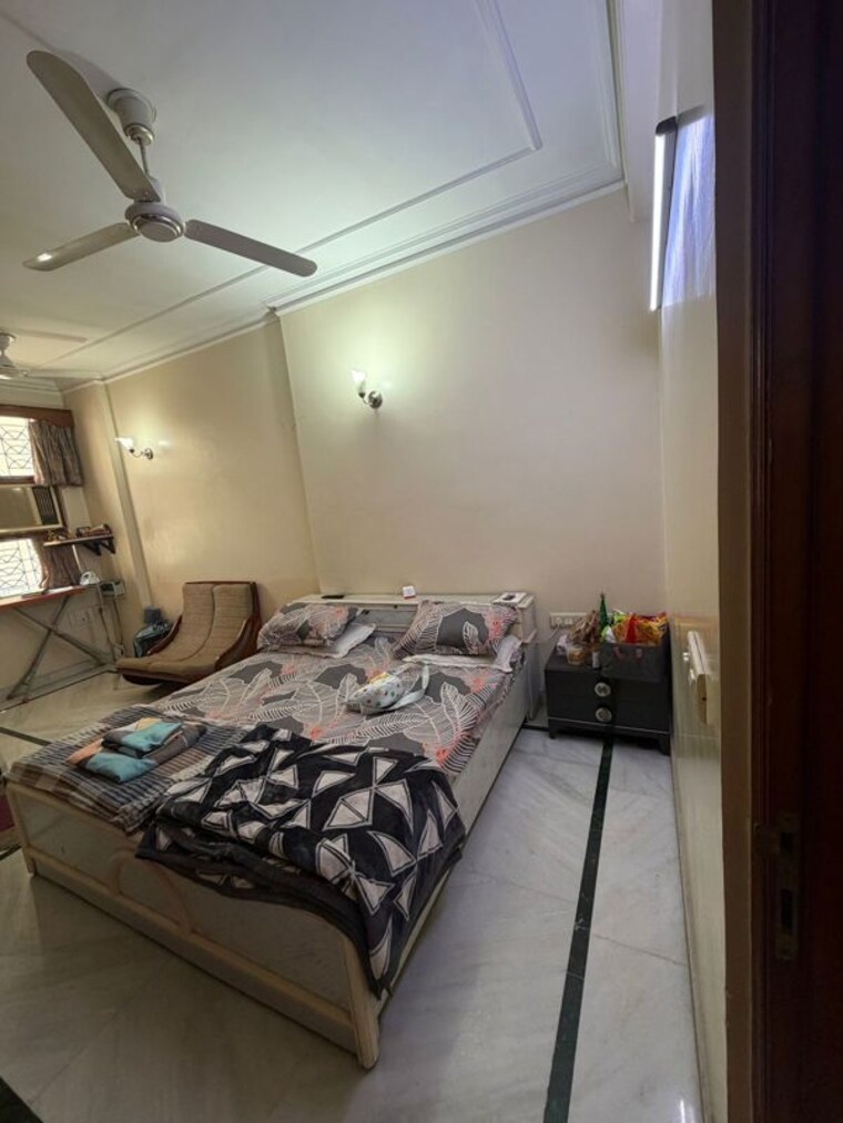 Bedroom, east of kailash 2 Bedroom 1000 Sq.Ft. Builder Floor In East Of Kailash Delhi 10138091