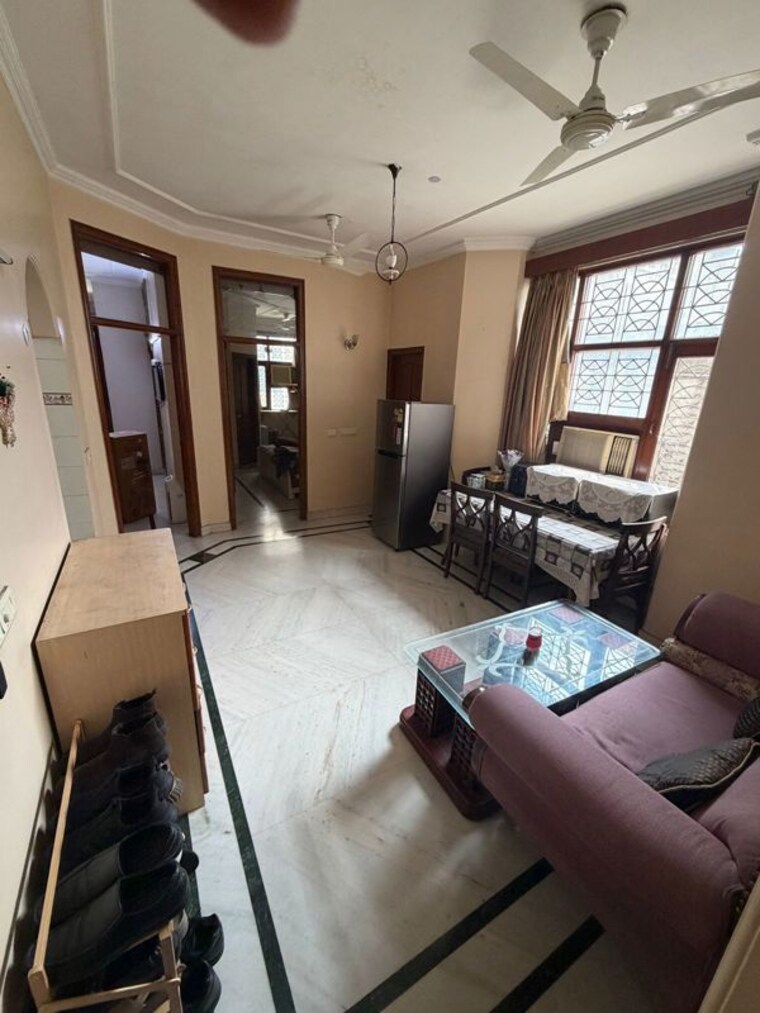 Team Area, east of kailash 2 Bedroom 1000 Sq.Ft. Builder Floor In East Of Kailash Delhi 10138091