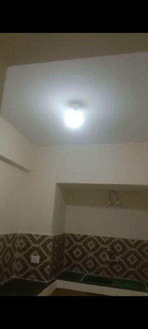 Room in 2.5 BHK Apartment at Jaypee Greens Kosmos, Sector 134 – for Rent