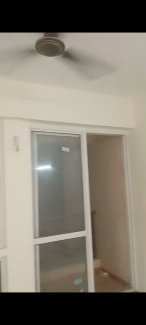 Room in 2.5 BHK Apartment at Jaypee Greens Kosmos, Sector 134 – for Rent