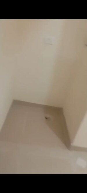 Room in 2.5 BHK Apartment at Jaypee Greens Kosmos, Sector 134 – for Rent