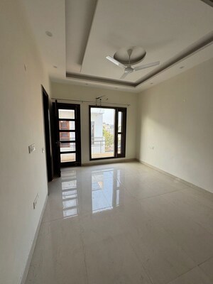 Room in 3 BHK Builder Floor at Aerocity – for Rent