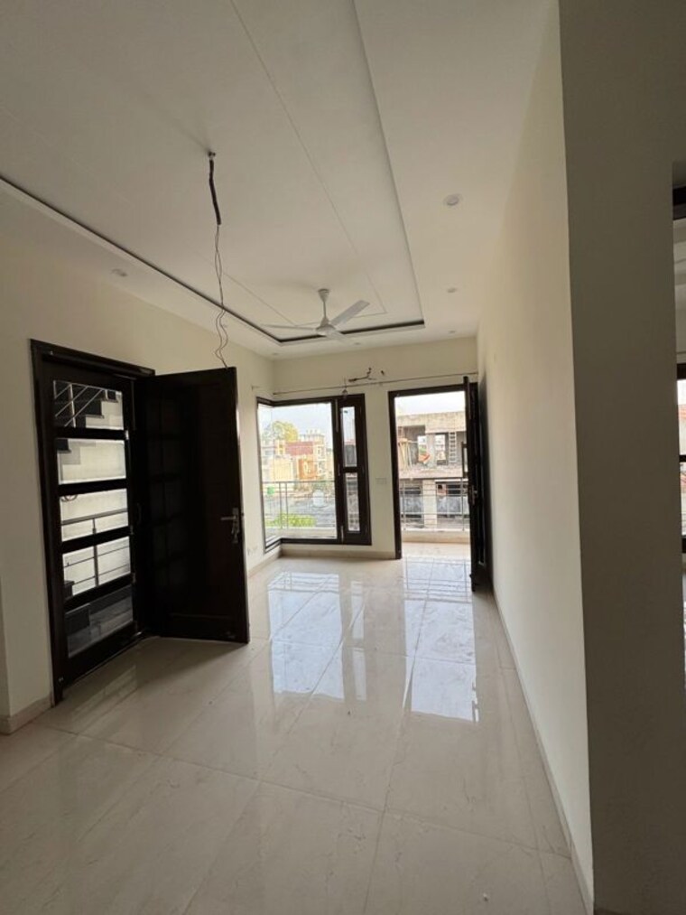 Room, aerocity 3 Bedroom 200 Sq.Yd. Builder Floor In Aerocity Mohali 10138135