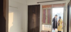 Room in 2 BHK Apartment at Supertech Ecociti, Sector 137 – for Rent