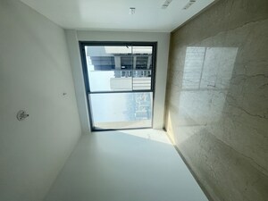 Room in 3 BHK Apartment at Oberoi Sky City, Borivali East – for Rent