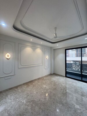 Room in 4 BHK Apartment at Ansal API Versalia, Sector 67a – for Rent