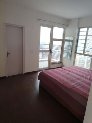 Room in 2.5 BHK Apartment at Imperia Esfera, Sector 37c – for Rent