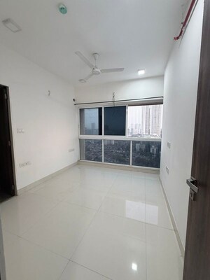 Room in 2 BHK Apartment at Ashapura F Residences, Malad East – for Rent