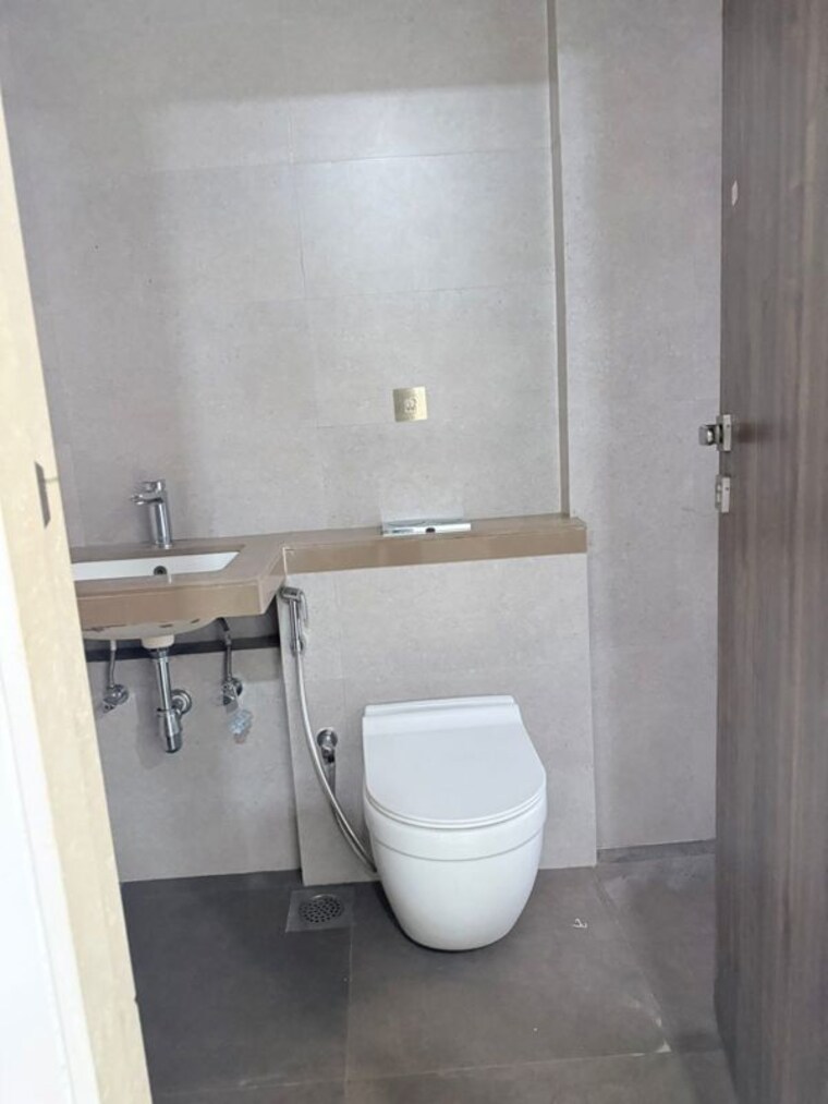 Bathroom, ashapura-f-residences 2 Bedroom 712 Sq.Ft. Apartment In Malad East Mumbai 10138365