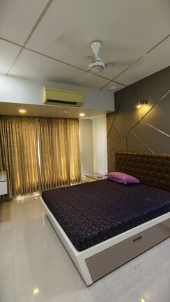 2 BHK Apartment For Rent in Satellite Royale