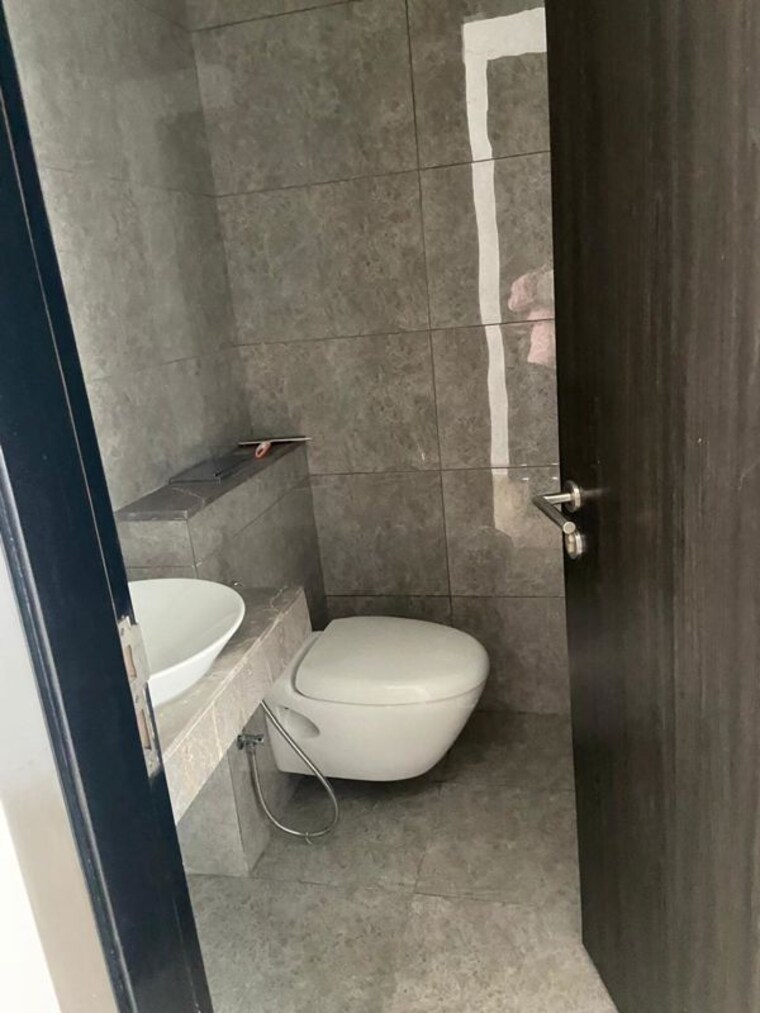 Bathroom, oberoi-eternia 3 Bedroom 912 Sq.Ft. Apartment In Mulund West Mumbai 10138369