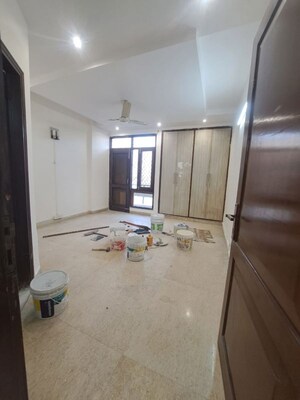 Room in 3 BHK Builder Floor at Greater Kailash Part 3 – for Rent