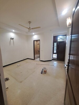 Room in 3 BHK Builder Floor at Greater Kailash Part 3 – for Rent