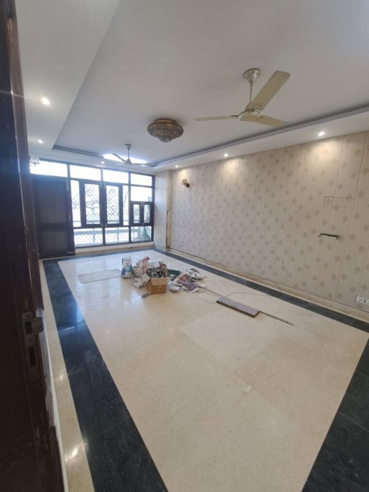 Balcony, greater kailash part 3 3 Bedroom 217 Sq.Yd. Builder Floor In Greater Kailash Part 3 Delhi 10138403