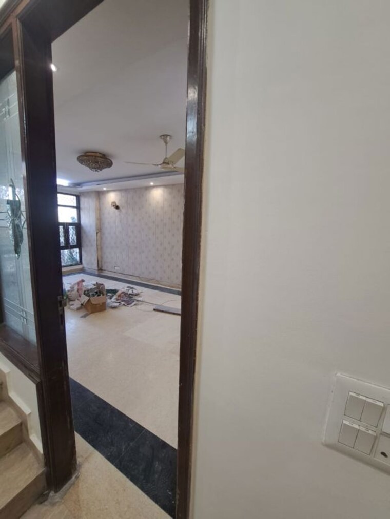 Bathroom, greater kailash part 3 3 Bedroom 217 Sq.Yd. Builder Floor In Greater Kailash Part 3 Delhi 10138403