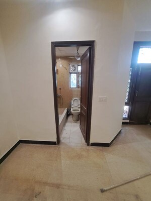 Room in 3 BHK Builder Floor at Greater Kailash Part 3 – for Rent