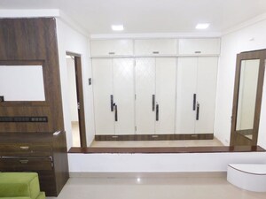 Furnished Amenities in 3.5 BHK Apartment at Duplex Heights, Andheri West – for Rent