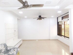 Master Bedroom in 3.5 BHK Apartment at Duplex Heights, Andheri West – for Rent