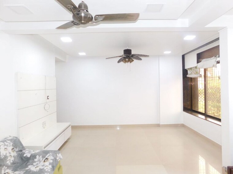 Master Bedroom, duplex-heights 3.5 Bedroom 1100 Sq.Ft. Apartment In Andheri West Mumbai 10138407