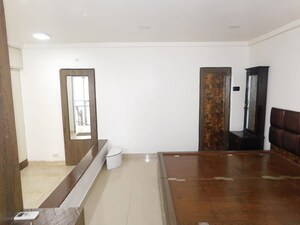 Furnished Amenities in 3.5 BHK Apartment at Duplex Heights, Andheri West – for Rent