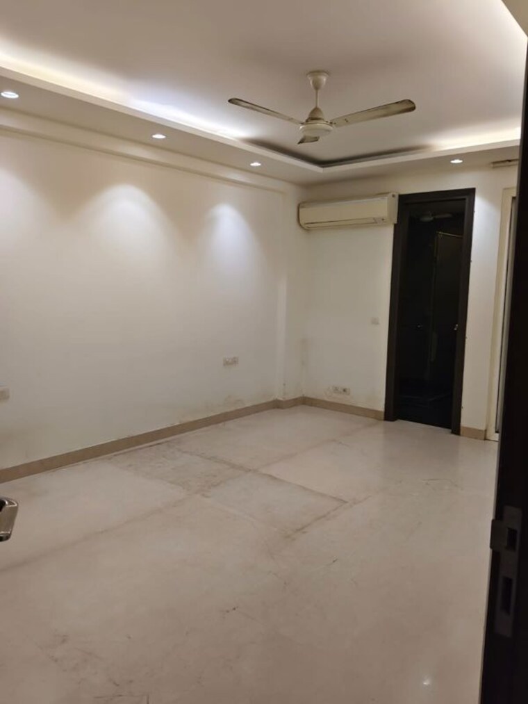 Room, safdarjung enclave 3 Bedroom 2300 Sq.Ft. Builder Floor In Safdarjung Enclave Delhi 10138412