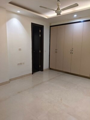Room in 3 BHK Builder Floor at Safdarjung Enclave – for Rent