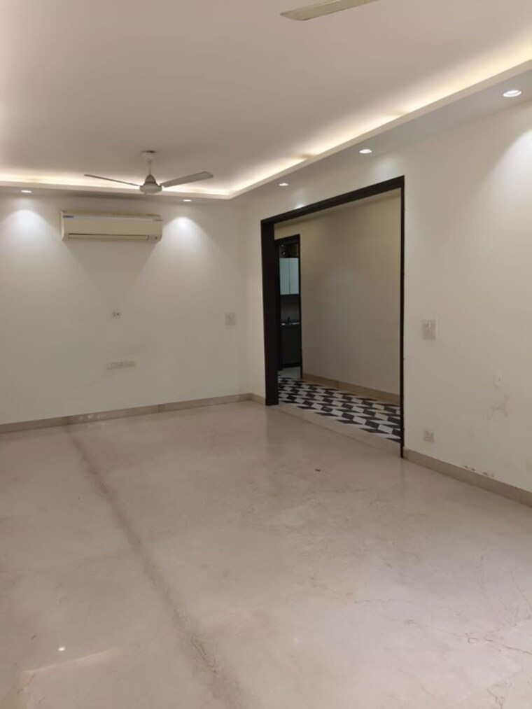Room, safdarjung enclave 3 Bedroom 2300 Sq.Ft. Builder Floor In Safdarjung Enclave Delhi 10138412