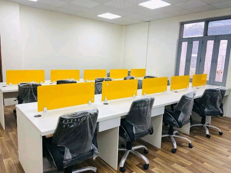Team Area, sector 16 Commercial Office Space 750 Sq.Ft. In Sector 16 Noida 10138428