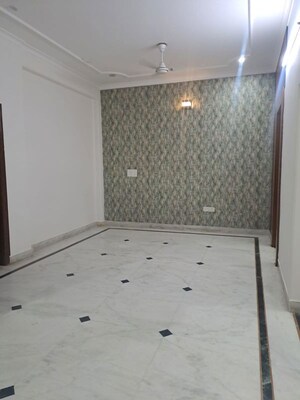 Room in 3 BHK Builder Floor at Sector 57 – for Rent