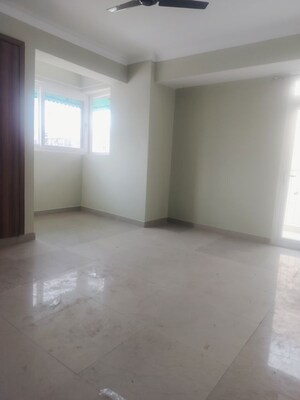 Room in 3 BHK Apartment at Vasant Kunj – for Rent