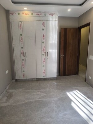 Room in 3 BHK Builder Floor at Lajpat Nagar ii – for Rent