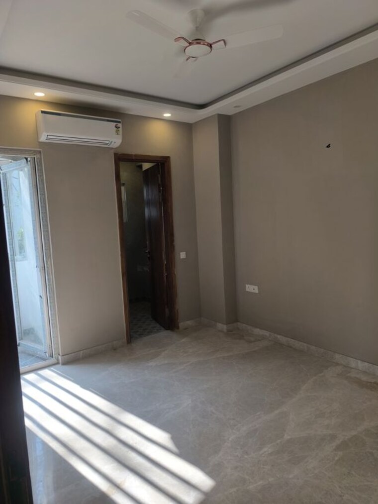 Room, lajpat nagar ii 3 Bedroom 180 Sq.Yd. Builder Floor In Lajpat Nagar ii Delhi 10138444