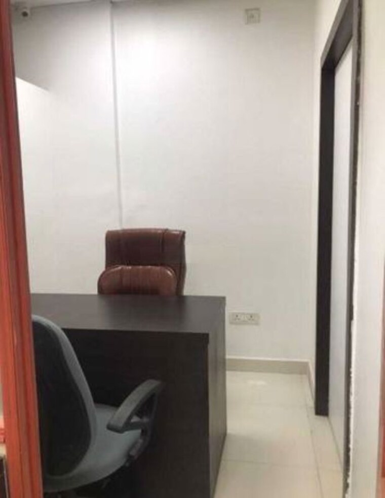 undefined, hazratganj Commercial Office Space 1560 Sq.Ft. In Hazratganj Lucknow 10138454