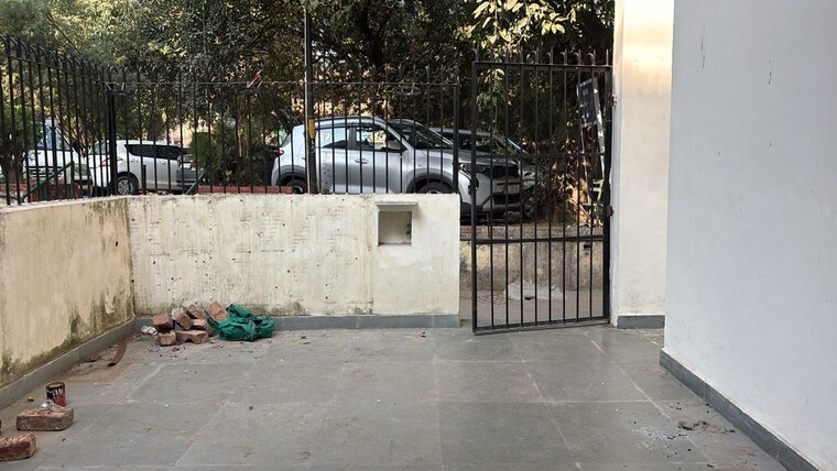  Parking, alaknanda 3 Bedroom 208 Sq.Yd. Apartment In Alaknanda Delhi 10138456