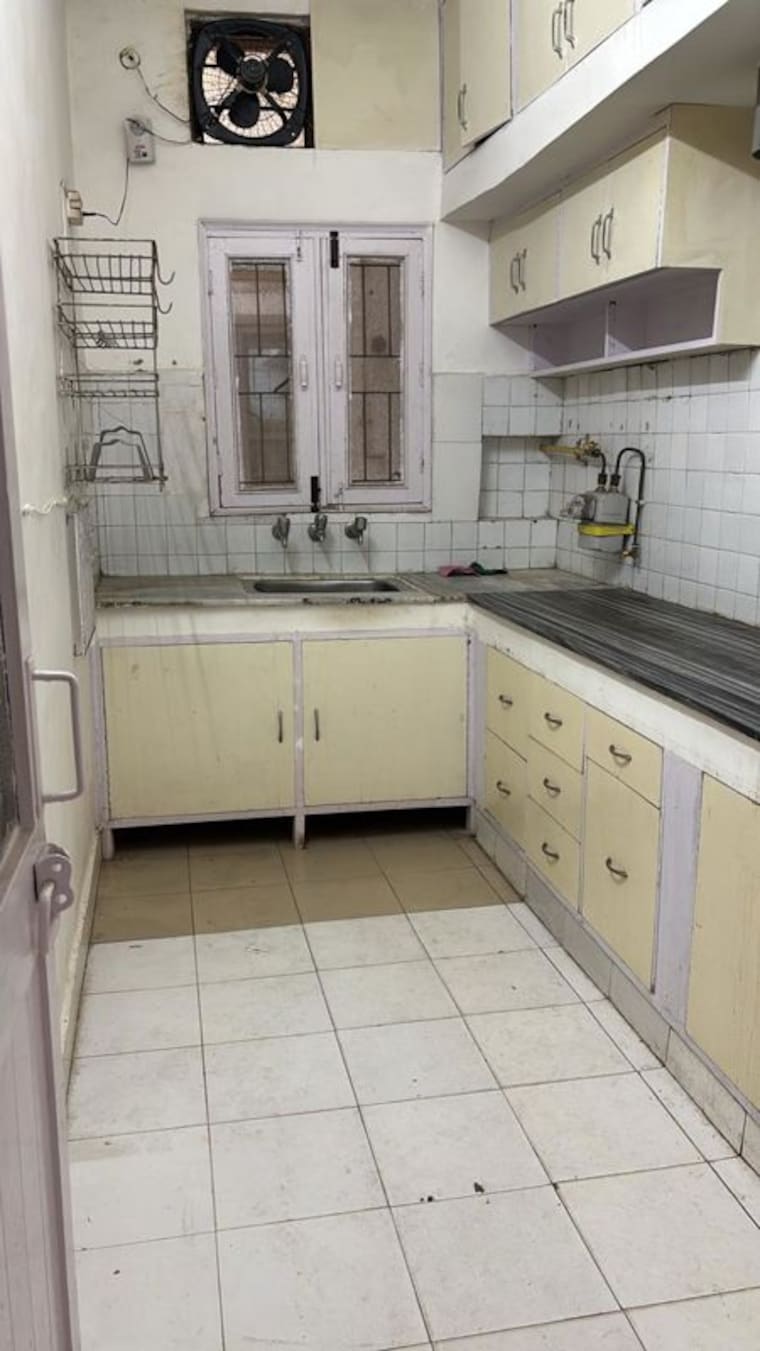 Kitchen, alaknanda 3 Bedroom 208 Sq.Yd. Apartment In Alaknanda Delhi 10138456