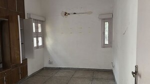 Room in 3 BHK Apartment at Alaknanda – for Rent